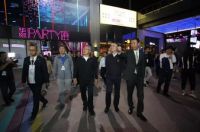 华熙LIVE·五棵松科技中秋节吸引体验者! 体验街头文艺！