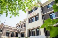 朱孟君：山重水复疑无路时自省，轻舟已过万重山后豁达