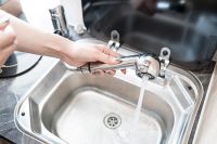 辣妈必知居家常识：厨房水槽堵了怎么办？