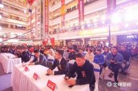 袁姗姗现身金牌厨柜20周年活动现场，见证厨房革命