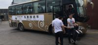欧杰斯门窗迎来参观浪潮，厂区人头涌动，大巴频繁往返