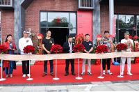 一起来共享平台开业首日万人空巷…这家整体软装馆为啥火