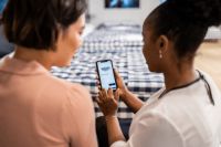 采用iPhone 和Apple技术，海丝腾优化客户到店体验