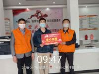 3月25日三只兔红安站代表将爱心捐赠当地部门