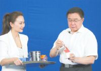 展信心 树标杆：市长带货晨阳水漆 行业首家