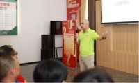 雷士照明CEO林良琦亲自督战，内外同心共赢2020