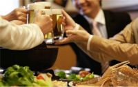 家长请老师吃饭敬酒词 敬酒时我们应该注意哪些
