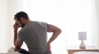 睡硬板床真的健康吗？外国人都睡记忆棉软床垫？到底真相是…