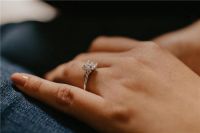 女士戒指戴右手可以吗  女生佩戴戒指规则