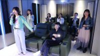 体验店里开麦挑战！岛城市民争做《三翼鸟》K歌之王