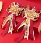 结婚新郎新娘胸花怎么戴 结婚佩戴胸花有什么注意事项