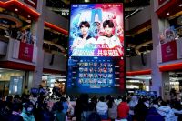 KPL总决赛之夜人气火爆 京东超体聚集电竞爱好者共同见证“荣耀”时刻
