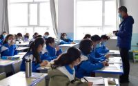学生们应该佩戴什么样的口罩？