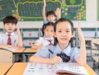 孩子视力下降需追根溯源，科学护眼灯具守眼部健康