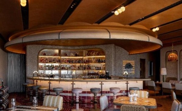 梁志天设计集团打造香港尖沙咀金普顿酒店 Swim Club成为天际社交新地标