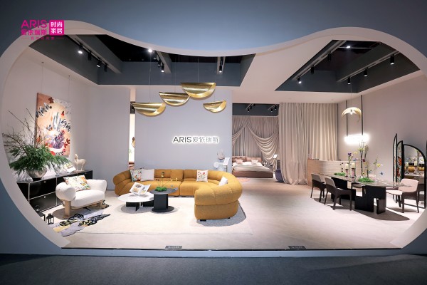 爱依瑞斯携「家的花园叙事」主题展,演绎艺术匠心与品质生活的双重奏