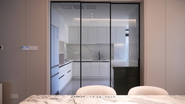 厨房移门怎么设计?ZMKM隐藏墙内吊轨门让空间大一倍!