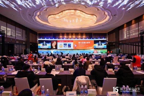 十载坚守,步履不停!全友荣获「2025年度责任品牌奖」