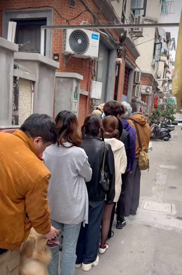 落在“民生”上的黑科技 A.O.史密斯相变电热水器挑战街头“接力洗”测试