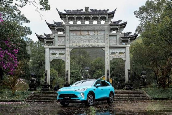 从点墨大灯到猎鹰智驾，一台能读懂东方智慧高端座驾