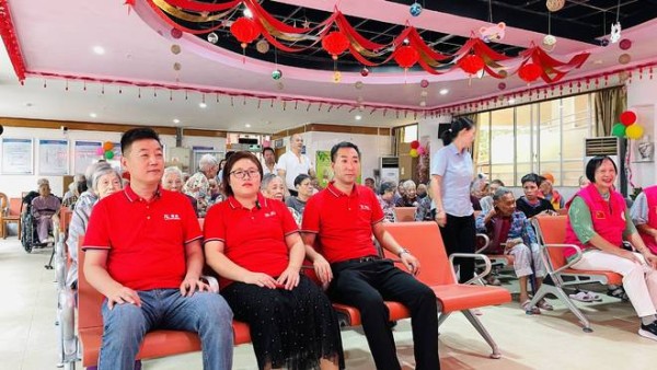 碧虎瓷砖公益行,用行动守护老年安康