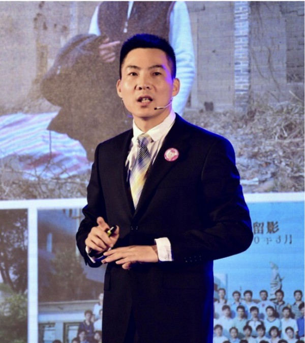 廿六载匠心铸峰一杆隐光耀世界——访隐藏式晾衣机发明人格峰李港