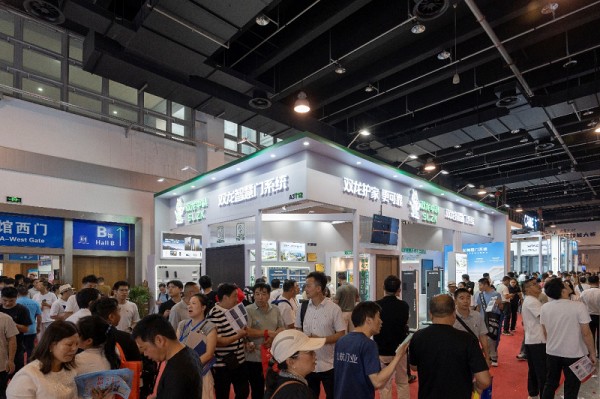 双龙智慧门系统,成为2026永康门博会全场瞩目焦点