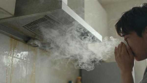 高层住宅排烟难题解析:变频集成灶自动增压,美大解决油烟倒灌难题