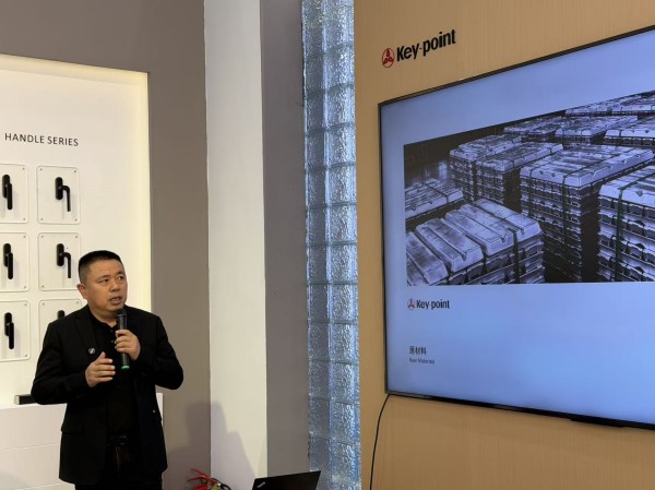 兴三星超耐久门窗五金亮相FBC，媒体团现场共鉴！