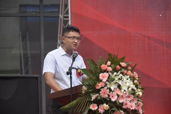 山东寰美家居广场总经理单乙榕介绍项目情况