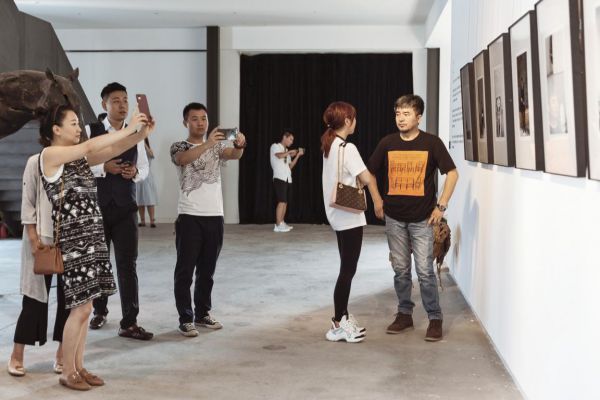 【遇见艺术】山地&谢斌影像展开幕!为什么设计圈都在关注?