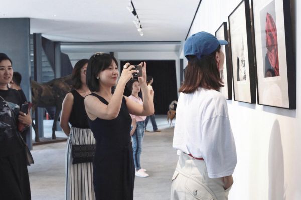 【遇见艺术】山地&谢斌影像展开幕!为什么设计圈都在关注?