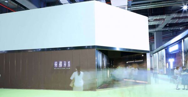 “荣麟·良辰”升级亮相 梁建国×周宸宸共结每一秒的美好