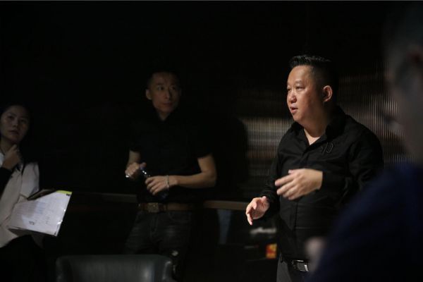 “荣麟·良辰”升级亮相 梁建国×周宸宸共结每一秒的美好