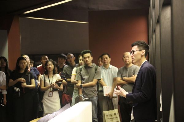 “荣麟·良辰”升级亮相 梁建国×周宸宸共结每一秒的美好