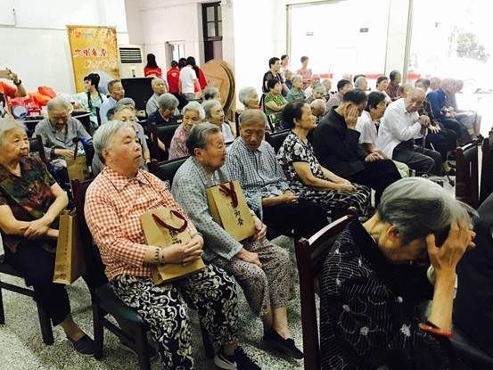 “百善孝为先,敬老中国梦”兔宝宝走进敬老院慰问献爱心