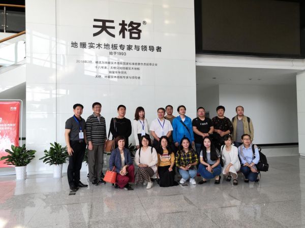 中国林产工业协会副会长吴盛富率媒体团参观考察天格地暖实木<a target=