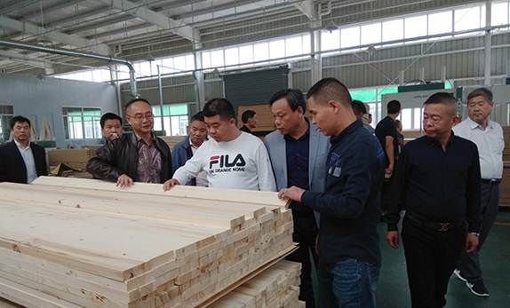 加强交流促发展,苏州相城湖北商会和家具行业协会来千川木门交流学习