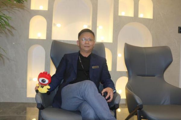 道格拉斯董事、副总裁付和平