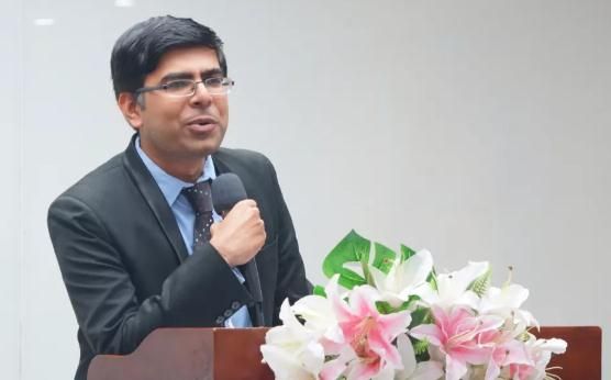 ▲TORO TILES CEO Hiren