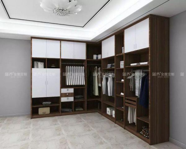 发挥衣柜实用性 不看颜值看年龄
