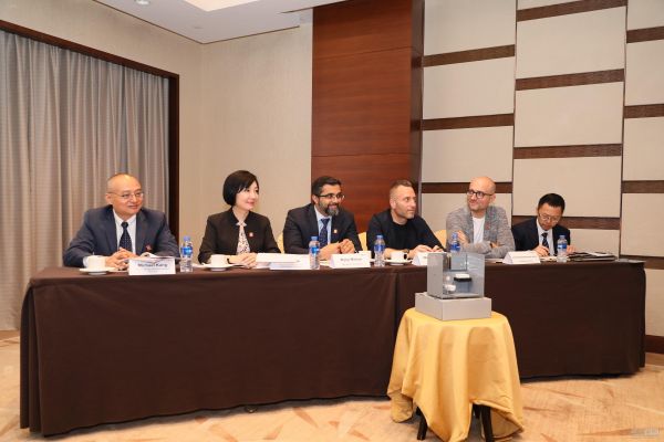 骊住集团高层参加2019上海国际厨卫展骊住新闻发布会