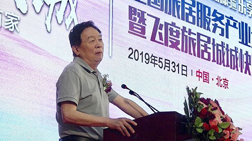 中国老年学和老年医学学会老年旅游专业委员会主任田定忠发表讲话