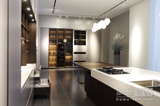 楷模型道定制万应明：设计驱动销售 做国内最美的定制产品