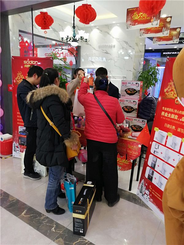 尚典<a target=
