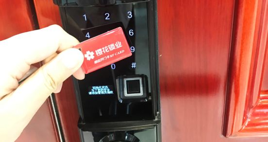 新房预装的智能锁要不要换?樱花8288智能锁真实使