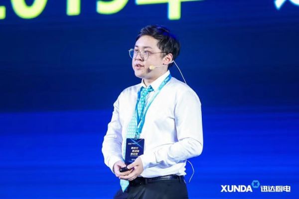 (8月24日上午的迅达厨电2019全球营销峰会上,伍笑天就迅达集团未来战略进行详细阐述)