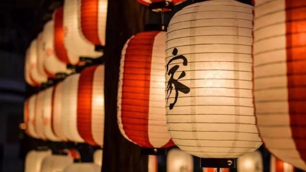 中国人自古讲究人情味。柴火煎茶、黄昏煮粥是人情