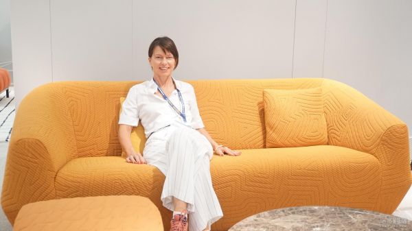 Uncover沙发设计师Marie Christine Dorner 亲临本次展会 Uncover沙发拥有可拆卸沙发套,便于使用,易于移动,运用今年最新面料APPA