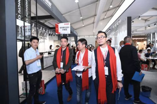 ▲第33届佛山陶博会参展商评选现场